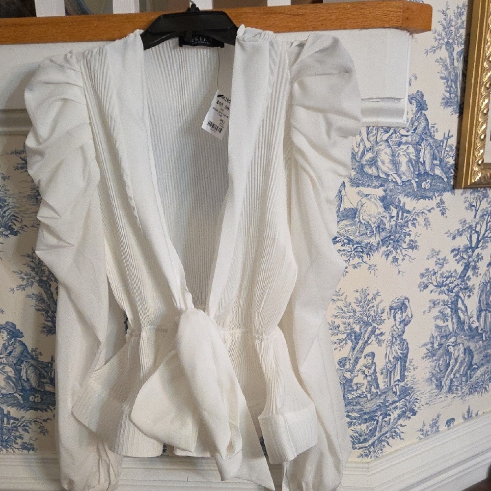 Akira Elegant White Ruffled Blouse. S